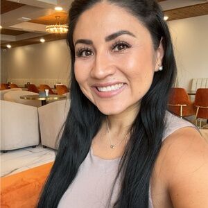 Meet your Posher, Evelyn